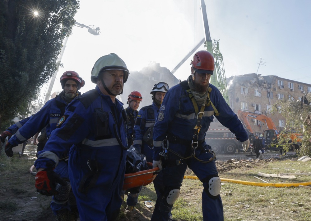 Најмалку 32 лица се повредени во напади со беспилотни летала врз регионот Лавов