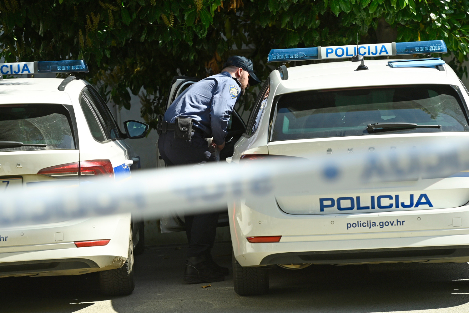 Нови дојави за бомби во Загреб: Евакуации во училишта и медиуми