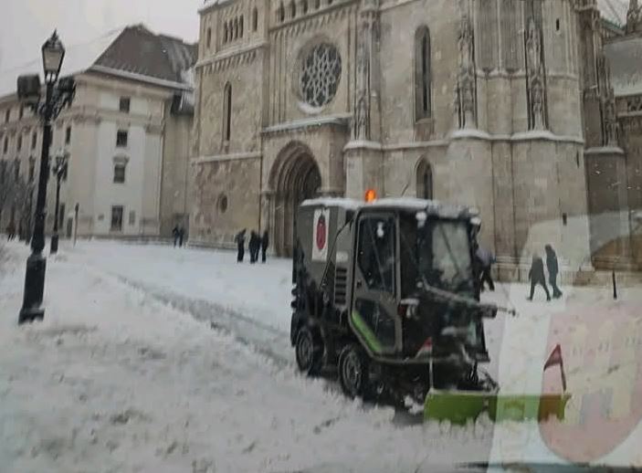 Откажана е наставата во средните и основните училишта во Загреб