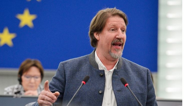 Вајц: Нема напредок во Македонија, реформите стагнираат