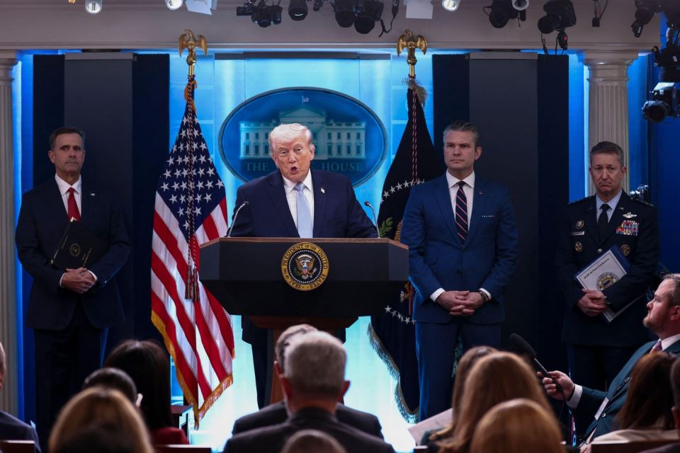 Трамп најави разорен напад врз Иран: Можеме да ги уништиме преку ноќ!