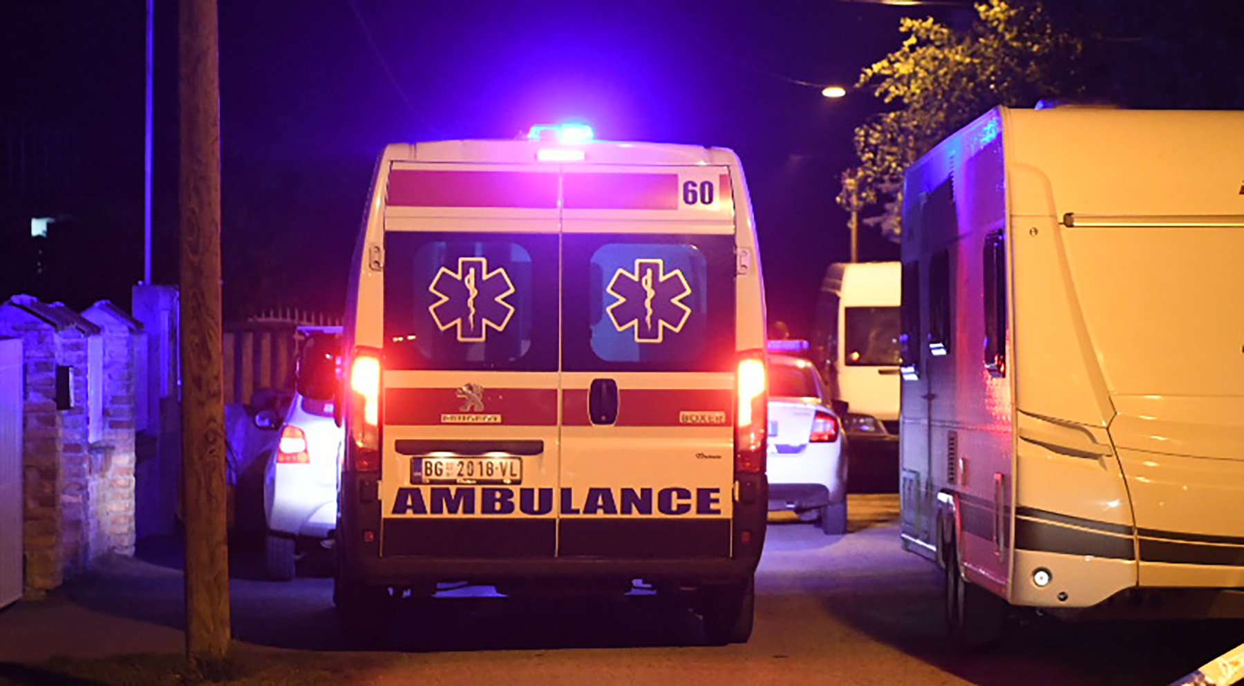 Драма пред трговски центар во Белград: Русин и додеваше на девојка, па заврши со ножици во очите