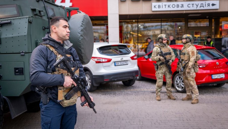 Најмалку шест жртви во нападот во супермаркет во Киев – суспендирани се полицајците кои избегаа при престрелката