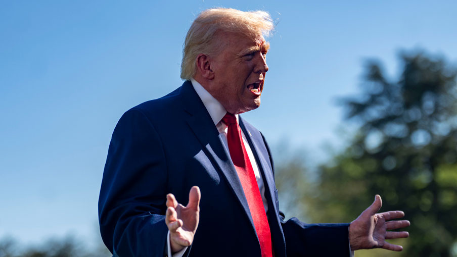 Трамп: Секој брод што ќе се приближи до нашата блокада ќе биде уништен