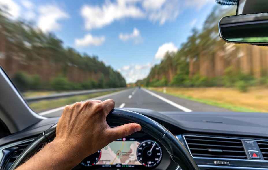 Таткото го снимил синот како вози со брзина од 163 км/ч на и го објавил видеото