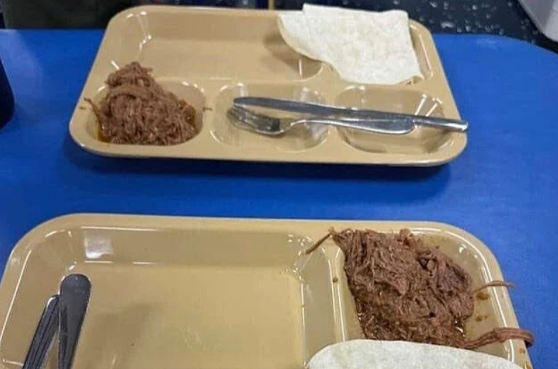 Американска морнарица откако војниците фотографираа оброк на носач на авиони: „Нутритивно избалансирано“