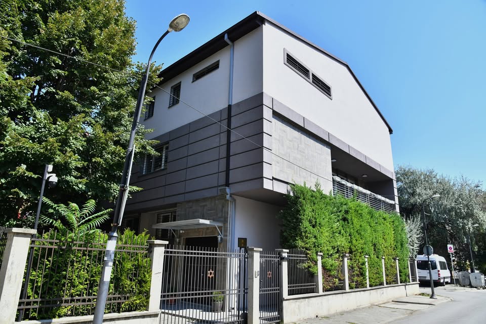 ВИДЕО: Обид за опожарување на објектот на Еврејската заедница и на синагогата во Скопје