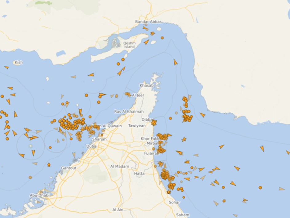 ВИДЕО: Огромен број танкери стојат од двете страни на Ормутскиот теснец