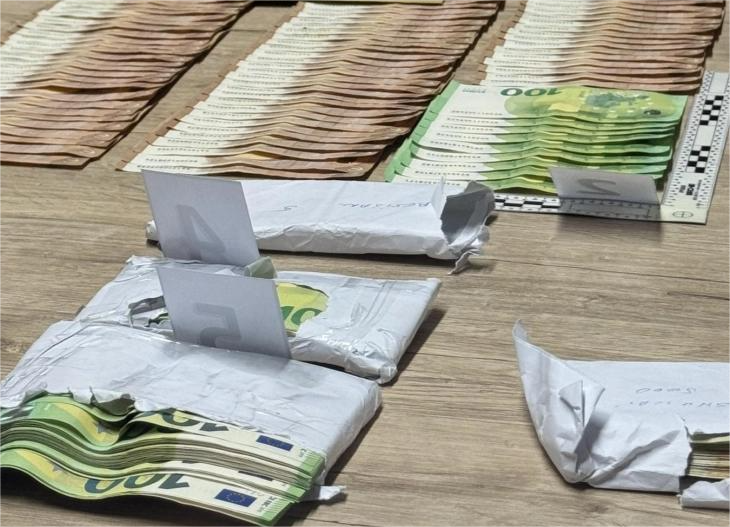 Уапсени се патник и возач на автобус – пронајдени непријавени 34.965 евра