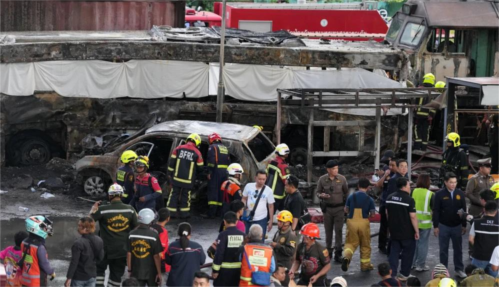 Се судрија воз и автобус во Бангкок – осуммина загинати