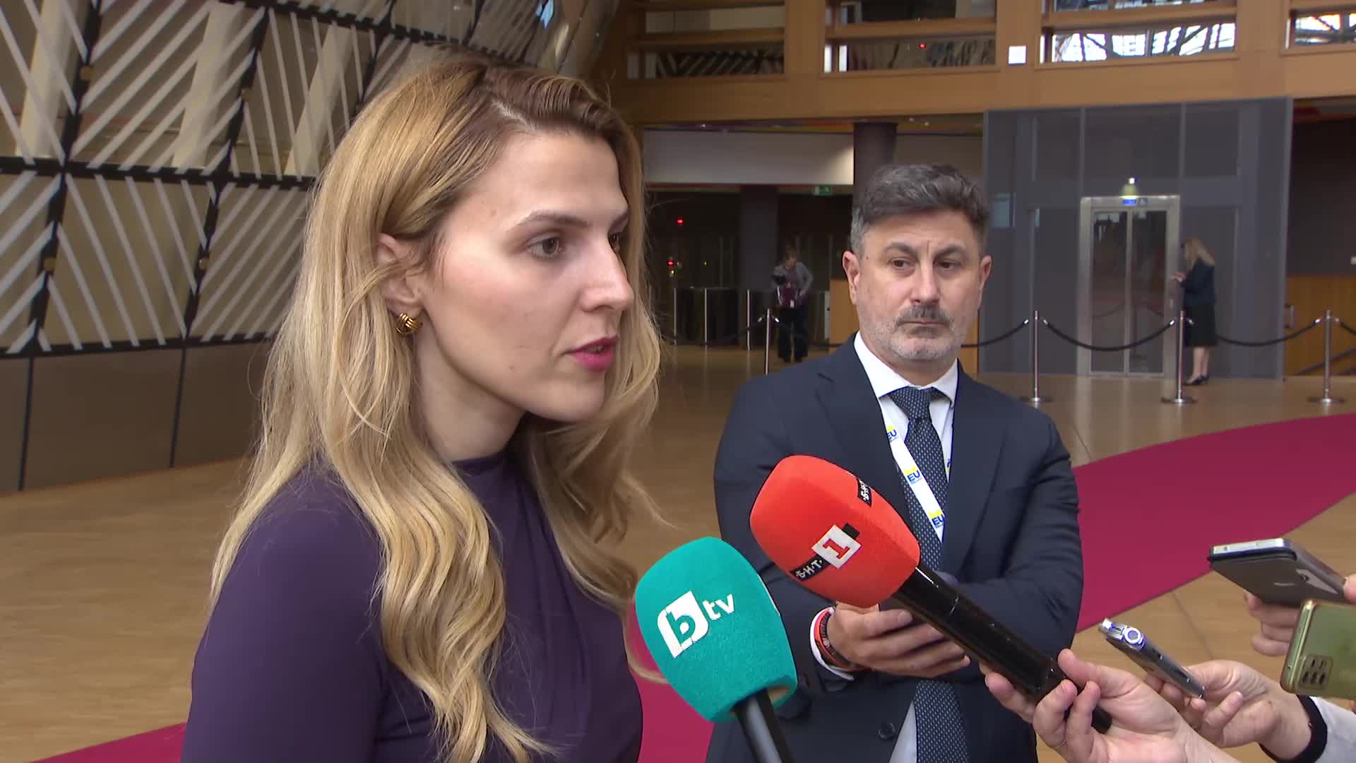 Бугарската министерка за надворешни работи предупредува на застој во евроинтеграцијата на Македонија