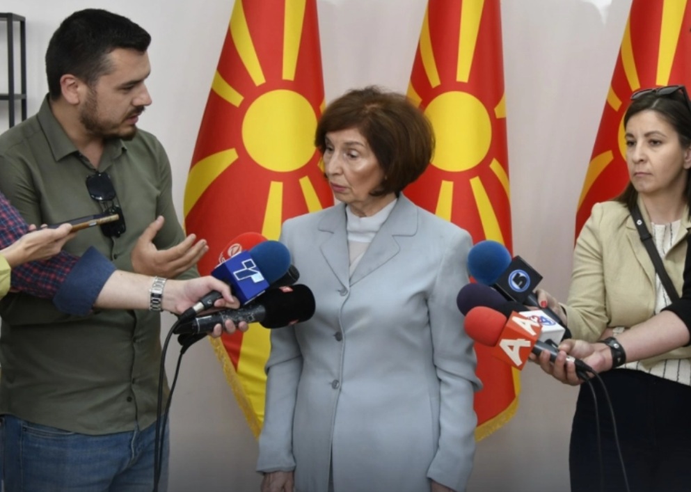 Сиљановска-Давкова: Употребата на придавката македонски не може да се забрани