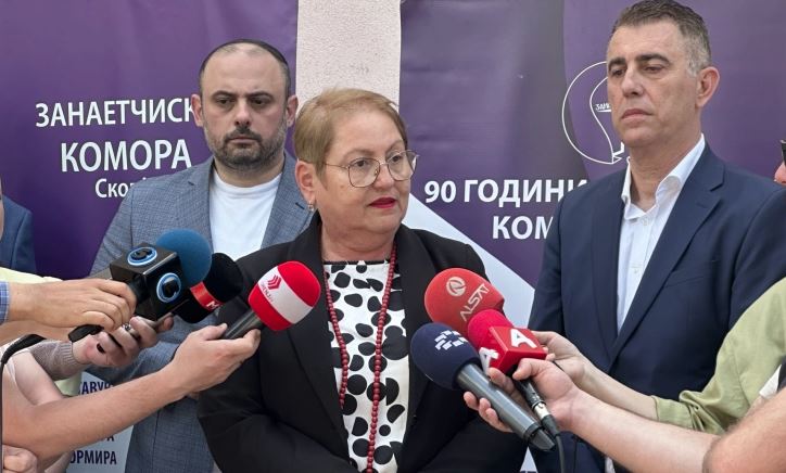 Јаневска: Можно е воведување забрана за телефони на настава и во средните училишта