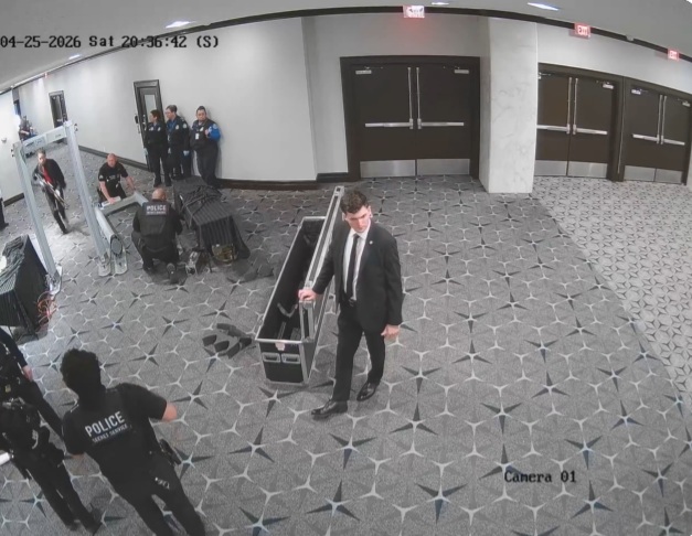 ВИДЕО: Нова снимка открива како осомничениот за атентат на Трамп ги помина Тајната служба и обезбедувањето