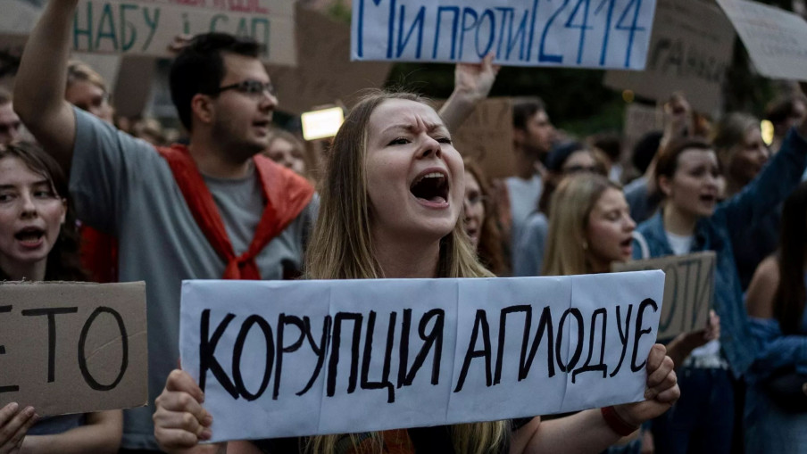 Дмитриев: Западот затвора очи пред корупцијата во Киев