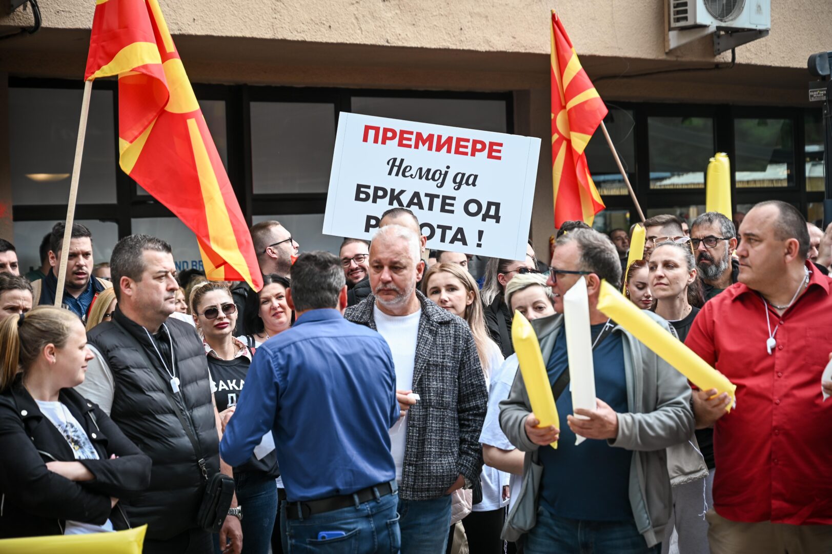„Сакам да работам“ до власта: Зошто игнорирате над 10.000 вработени во игрите на среќа?