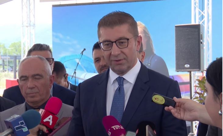 Мицкоски: За разлика од кај нас, опозицијата во Украина и Молдавија не работи против државните интереси