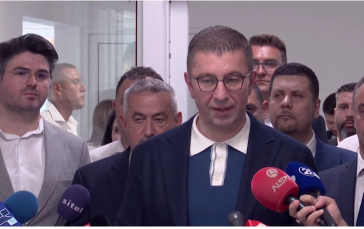 Во петок и и сабота средби со коалициските партнери од ВРЕДИ и ЗНАМ за најавената владина реконструкција