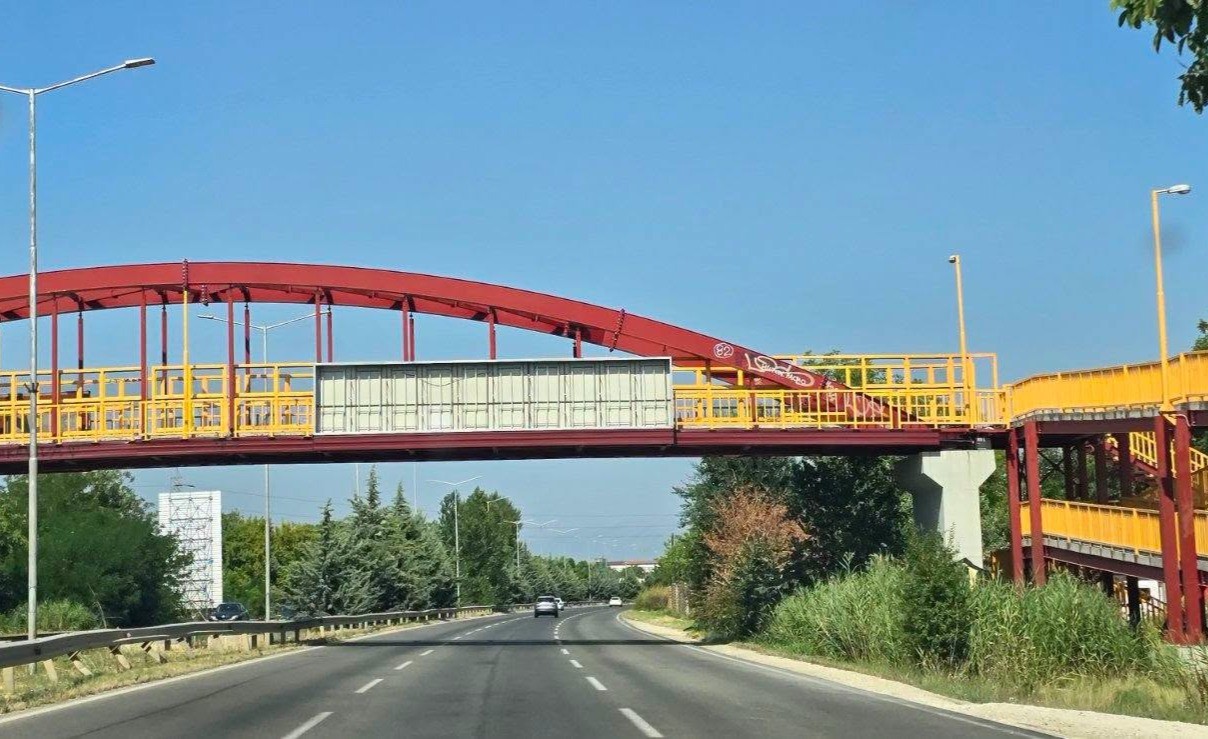 Отстранет e билбордот „Добредојдовте во Скопје“