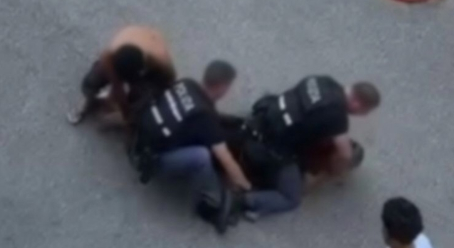 (ВИДЕО) Мароканец почина во Болоња додека полицајци го апсеа