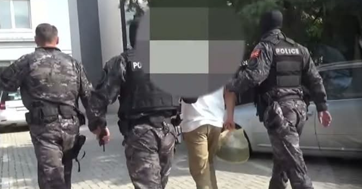 Уапсен е струмичанец – превезуваше мигранти без возачка со возило со туѓи регистарски таблички