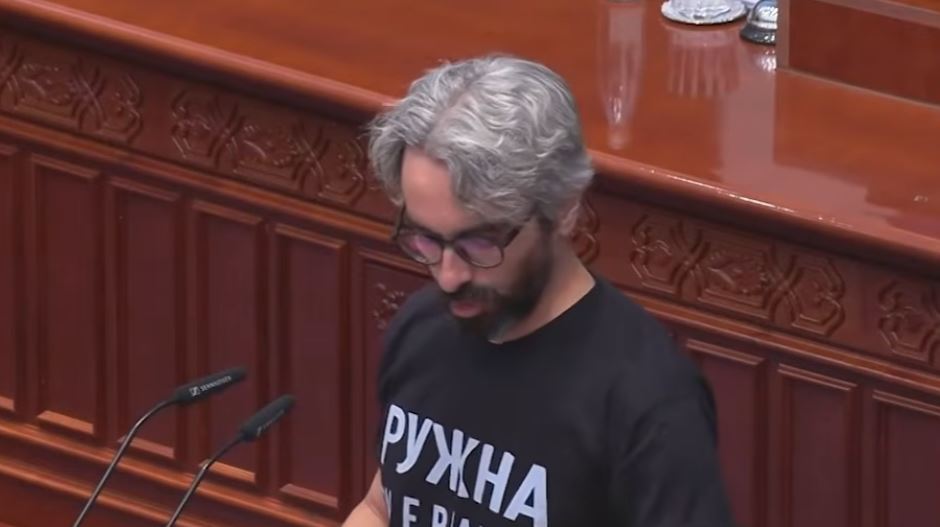(ВИДЕО) Апасиев кон Мицкоски: Вие сте како кнезот Потемкин – Владата ви е привид, лага и измамничка фасада
