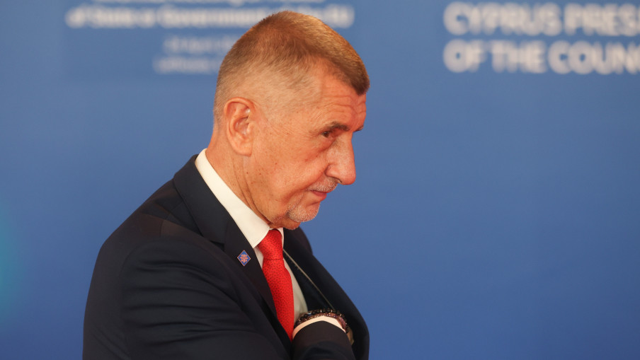 Бабиш: Големите земји-членки на НАТО треба да платат за понатамошна помош за Украина