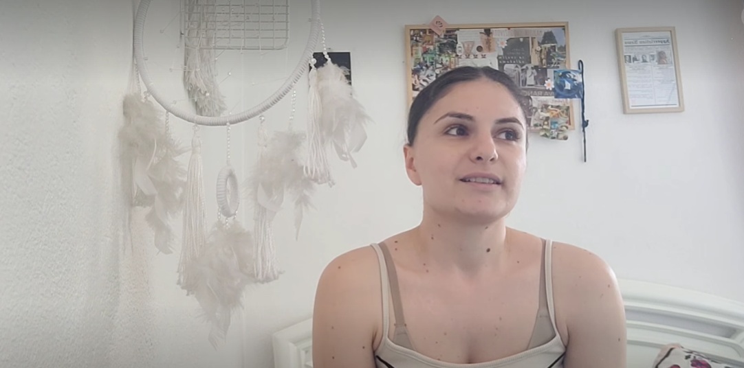 (ВИДЕО) Не мора да има жртви за некој да нè слушне: девојка од Куманово бара помош во страв од таткото кој е насилен алкохоличар