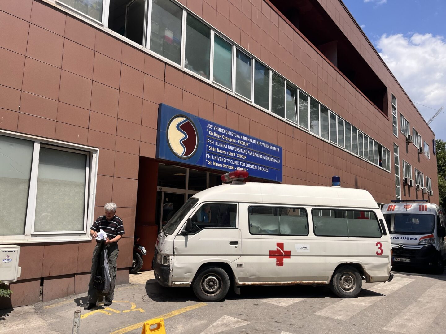 Шест повредени во невремето во Скопје примени во болницата „Св. Наум Охридски”