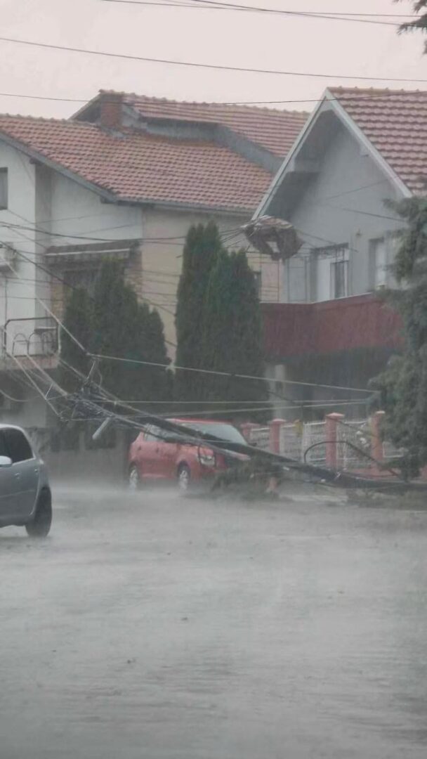 Над 9000 повици на 112 во Скопје, штети од невремето има во голем дел од државата