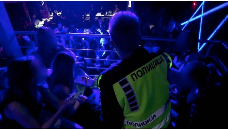 Полицијата влезе во угостителски објекти во Тетово, пронајде дрога и оружје