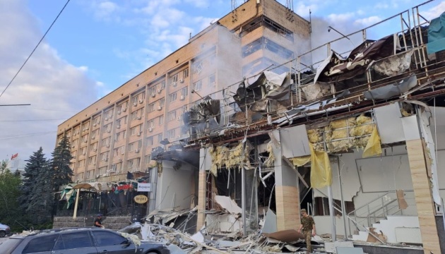 Погодена е зграда – четворица загинати и 13 повредени во руски напад врз градот Краматорск