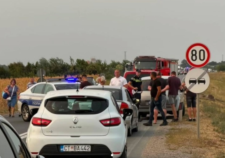 Сообраќајка во Србија – има загинати, возило комплетно изгоре