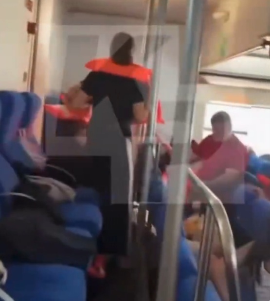(ВИДЕО) Хаос, паника и плач на деца : објавена снимка од моментите пред да потоне бродот кај Кипар