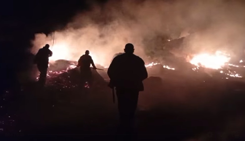 ВИДЕО: Изгореа напуштени куќи и плевни во Чаниште, четворица жители побарале медицинска помош