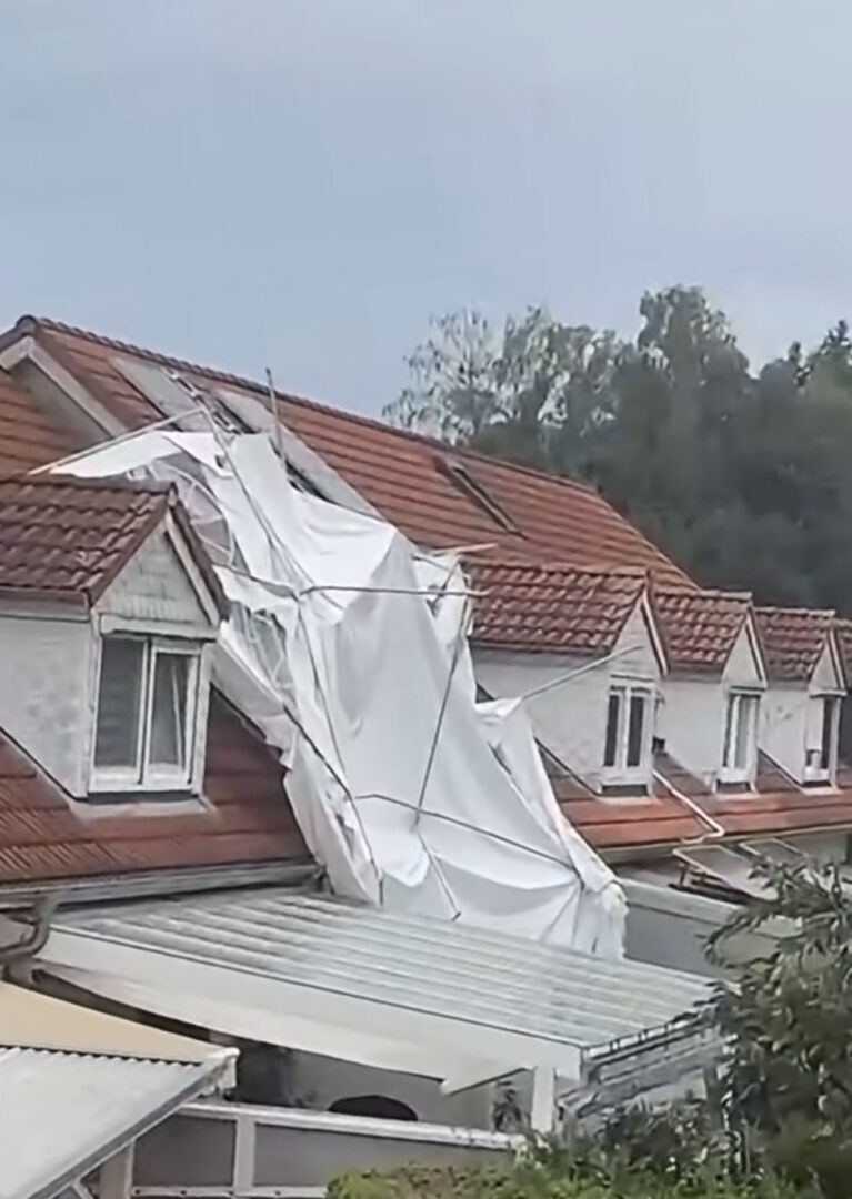 (ВИДЕО) Силно невреме ја погоди Германија: потврдено торнадо, загина жена, оштетени десетици куќи