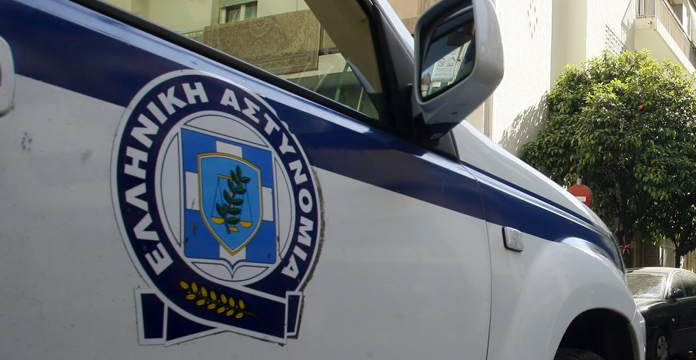 Убиена е 45-годишна жена пред станот на нејзината ќерка во Атина, убиецот сам си пресуди