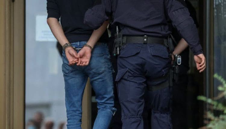 Удрил во ѕид, па во полициско возило: уапсен 20-годишник од Студеничани баран за издржување затворска казна