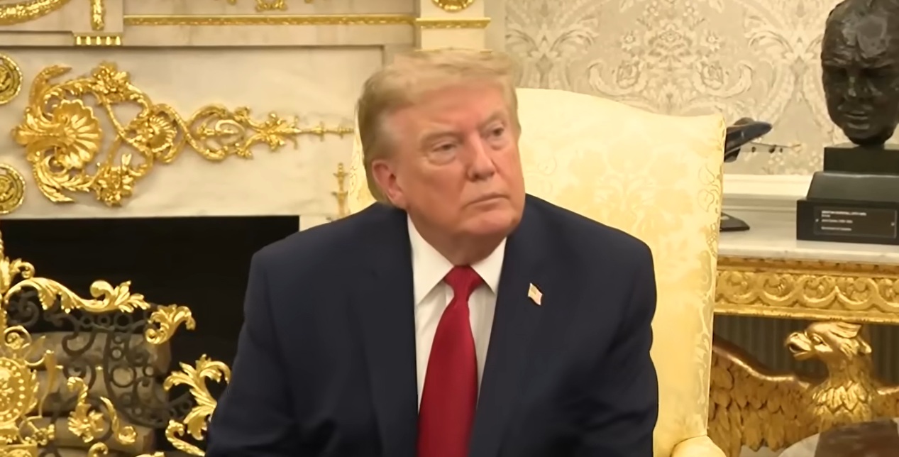 ВИДЕО: „Замолчи, замолчи, безборазна“, Трамп збесна и и се развика на новинарка на настан во Белата куќа