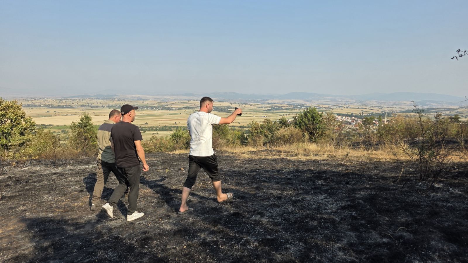 Пожар во атарот на кумановското село Никуштак
