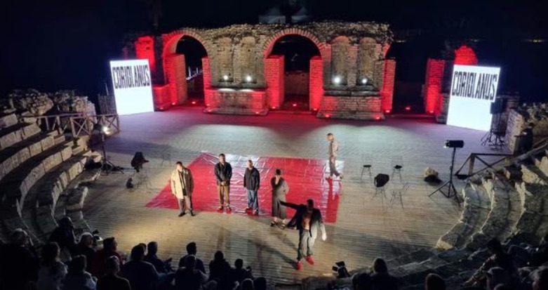 “Кориолан“ на Битолски театар на магичната сцена на Бутринт, Албанија награден со стоечки овации