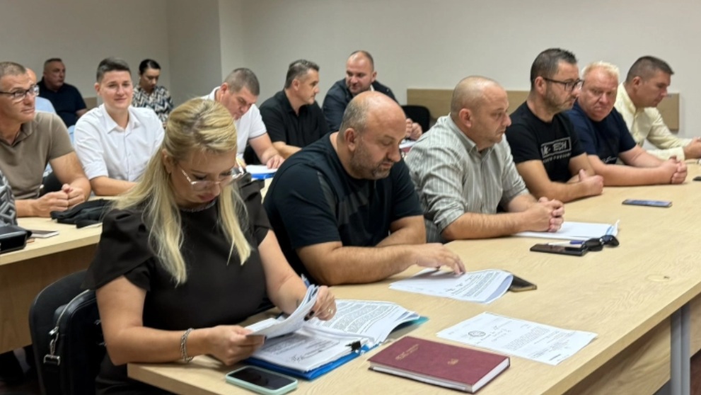 Дејан Јованов не ја давал на увид лиценцата за работа, а пристапот бил блокиран од возила, сведочи инспекторка
