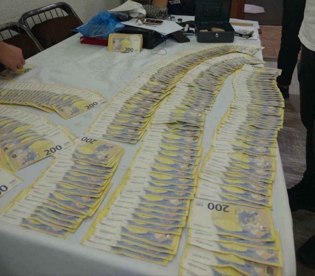 Полициска акција против криминална група за шврец на лекови, осомничени и вработени во Царина
