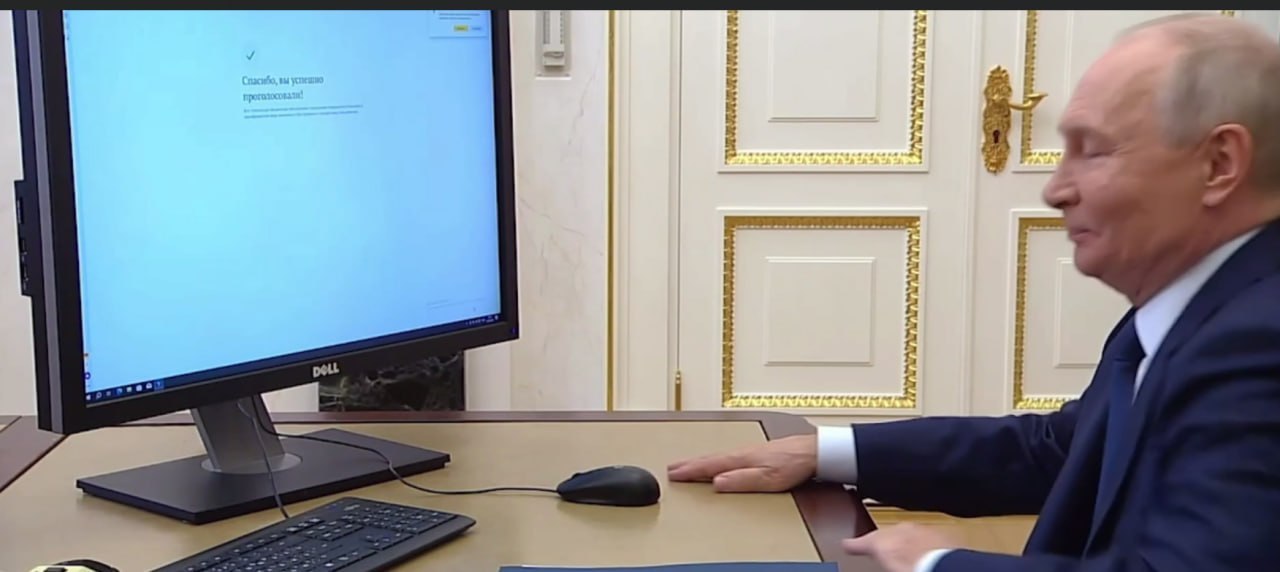 ВИДЕО: Путин гласаше онлајн на руските избори, снимката стана хит