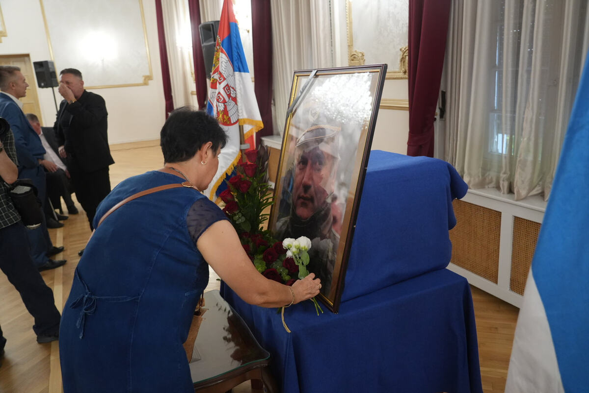 Комеморација за Младиќ во Белград: Граѓани му оддаваат почит на генералот