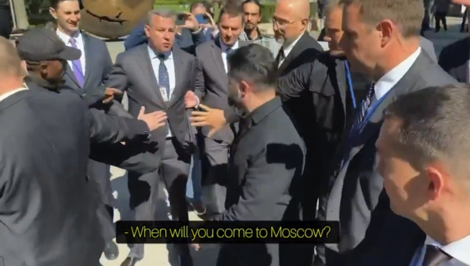 ВИДЕО: „На ракета, да те е**м“ – снимка од одговорот на Зеленски на руски новинар стана вирално