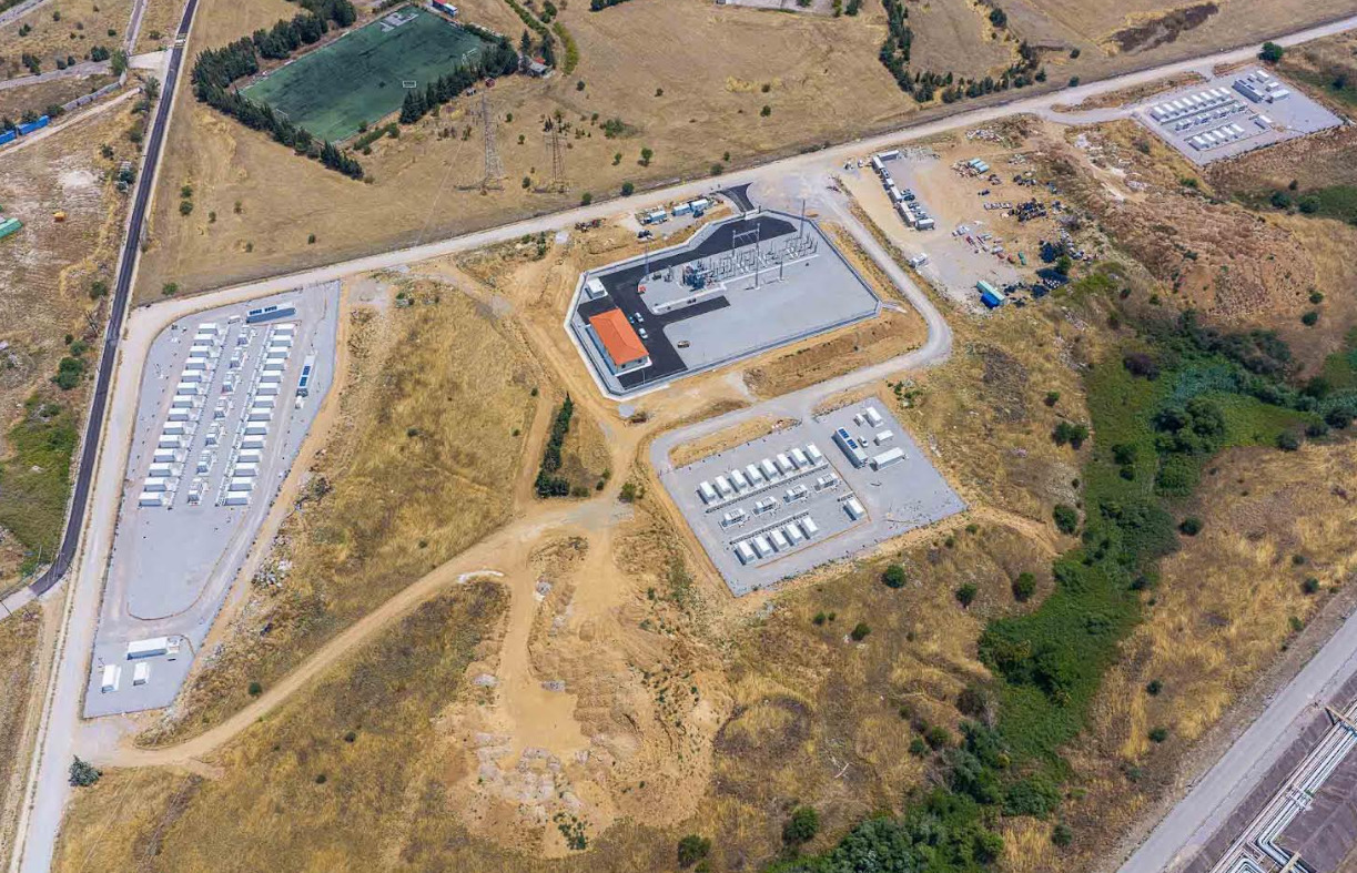 HELLENiQ ENERGY ја пушти во употреба својата прва батериска постројка за складирање електрична енергија во Солун