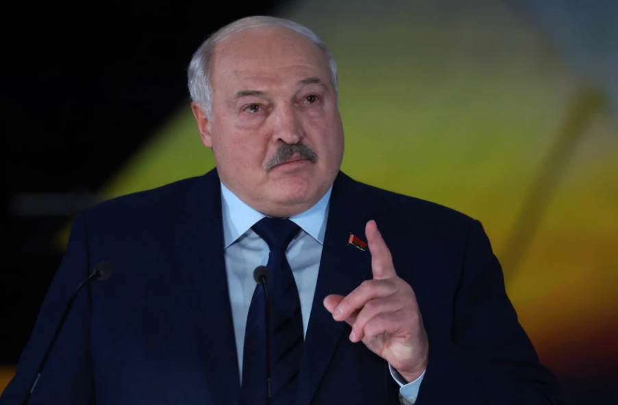 Лукашенко до Трамп: Не одлучуваш ти, украинскиот народ ќе одлучи!