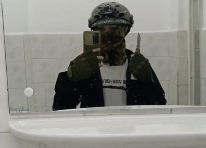 (ВИДЕО) На ТикТок се закани, па со нож повреди наставник и ученик