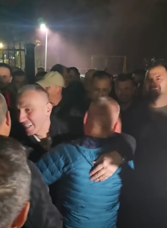 Одбраната на Груби се оградува од пречекот, собирот бил спонтан, тие не биле инволвирани